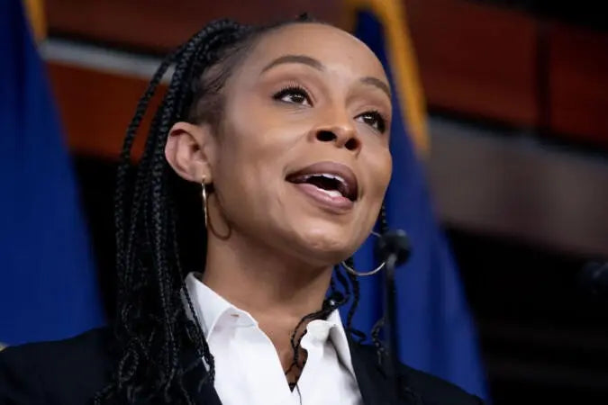 THE FDA ADVOCATES FOR RULE TO MAKE CHEMICAL RELAXERS SAFER AFTER BLACK CONGRESSWOMEN ADVOCATE FOR THE ISSUE - True and Pure Texture
