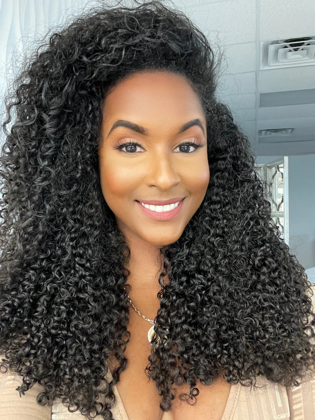 https://www.trueandpuretexture.com/cdn/shop/products/Sasha-Curl---Tape-In-Hair-Extensions-True-and-Pure-Texture-1677235590_1100x.jpg?v=1708373100